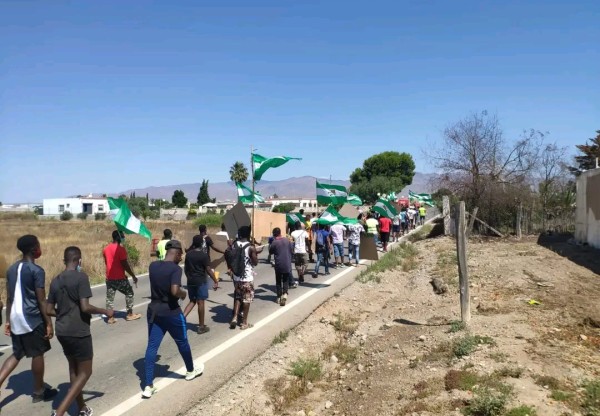 LET'S HELP MIGRANT WORKERS DEFEND THEIR RIGHTS !'s header image