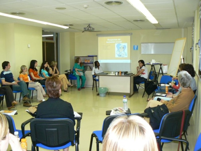 1-vi-2007-charla-mgf-ginecologa-voluntaria-lia-orn